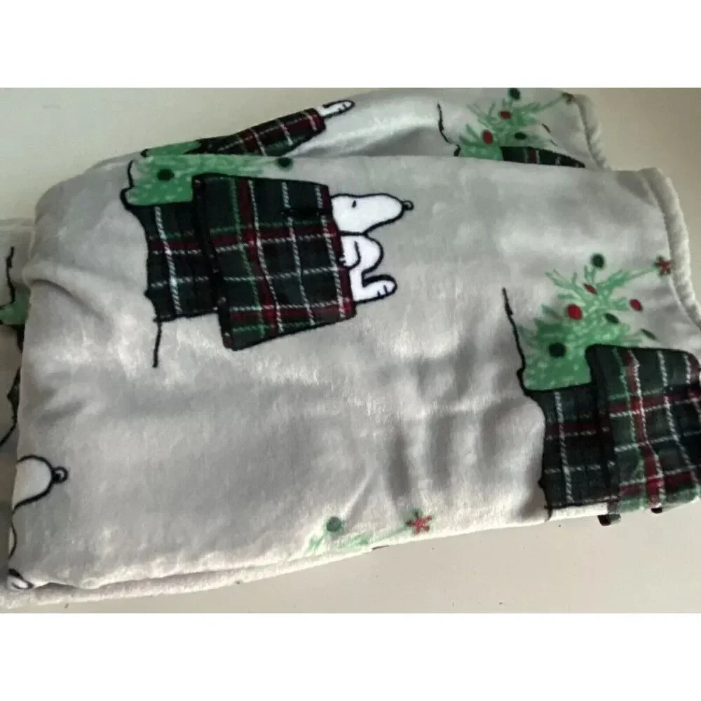 Peanuts Snoopy Plaid Doghouse Christmas Tree VelvetLoft Throw‎ Blanket 50 X 70”
